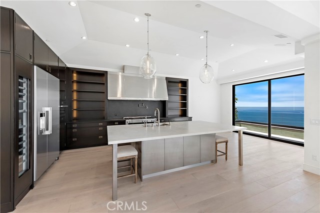 Detail Gallery Image 4 of 64 For 2340 Crestview Dr, Laguna Beach,  CA 92651 - 4 Beds | 5/1 Baths