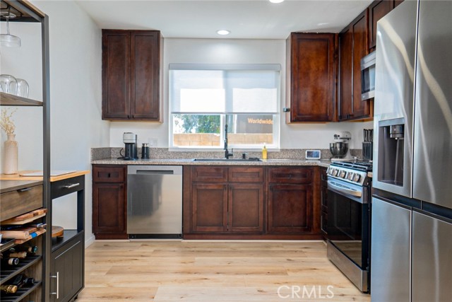 Detail Gallery Image 7 of 34 For 8025 70th St, Paramount,  CA 90723 - 3 Beds | 2/1 Baths
