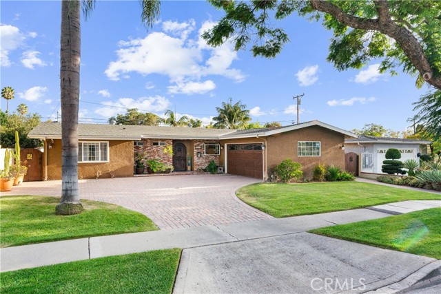 1646 E 15th Street, Santa Ana CA: https://media.crmls.org/medias/8ac0f39e-49d7-49dd-a969-4b4fcc5ab585.jpg