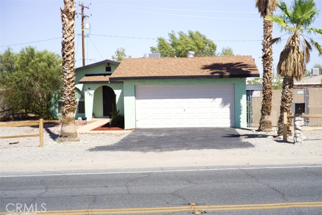6367 Split Rock Avenue, 29 Palms CA: https://media.crmls.org/medias/8ac163fd-b75b-4912-88b5-1e4596cfc654.jpg