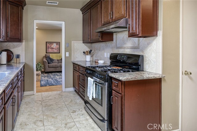 Detail Gallery Image 14 of 41 For 700 N Aurora St, Anaheim,  CA 92801 - 3 Beds | 2 Baths