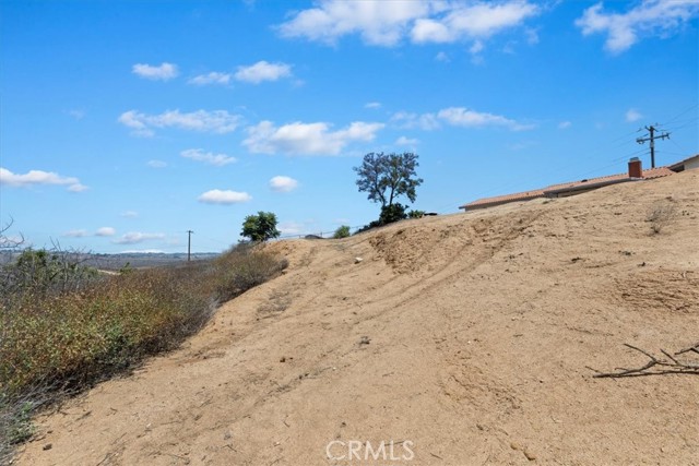 20061 Lounsberry Road, Perris CA: https://media.crmls.org/medias/8ac25d0d-2585-48a6-a635-f18223dab790.jpg