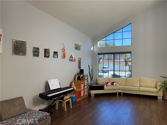 9288 Pipilo Street, San Diego CA: https://media.crmls.org/medias/8ac27674-7b66-4d3a-8da6-0e941d33ae94.jpg