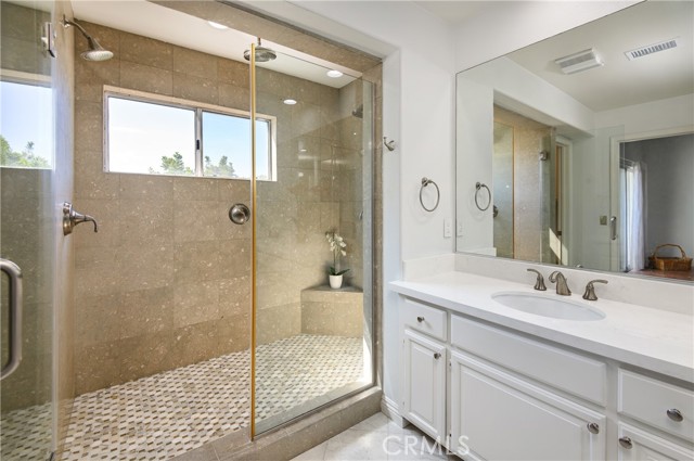 27 Tiburon Court, Manhattan Beach, California 90266, 2 Bedrooms Bedrooms, ,1 BathroomBathrooms,Residential,For Sale,Tiburon,SB25038449