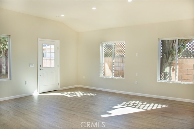 Detail Gallery Image 2 of 18 For 18138 Eccles, Northridge,  CA 91325 - 2 Beds | 2 Baths