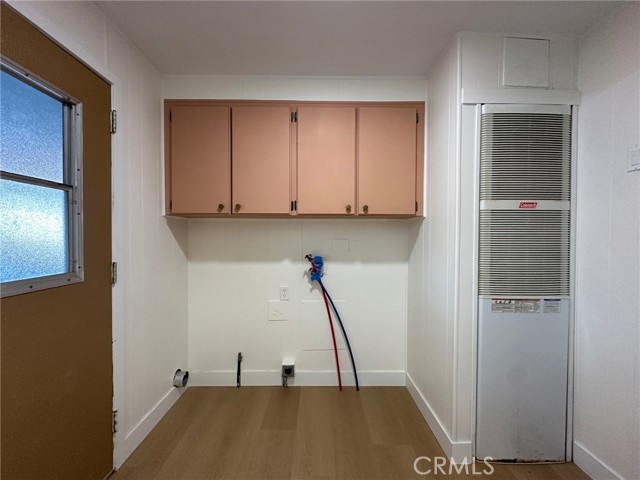 https://media.crmls.org/medias/8ac3e14c-768a-4d43-a422-ae36325808ad.jpg