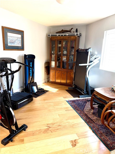 305 21st Street, Huntington Beach CA: https://media.crmls.org/medias/8ac493e6-7db8-44d3-a823-092d69100e0d.jpg