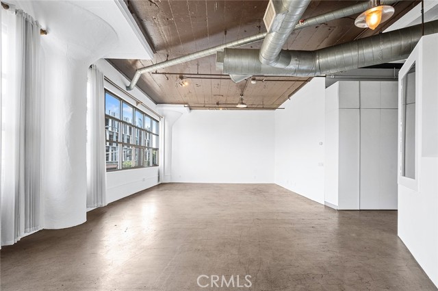 530 Molino Street, Los Angeles CA: https://media.crmls.org/medias/8ac5373f-a82f-4aec-b572-ef8f510a7c9d.jpg
