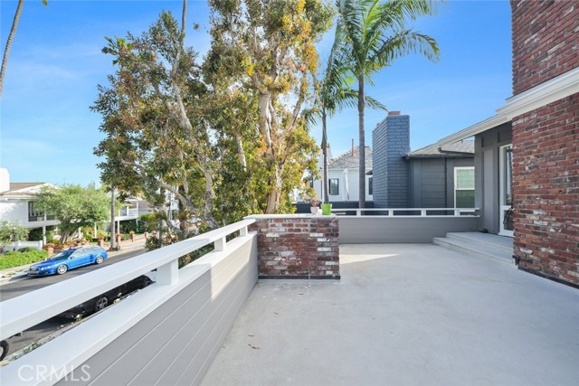 411 Goldenrod, Corona del Mar CA: https://media.crmls.org/medias/8ac55665-d145-4f3d-8a1e-1cc72468e686.jpg