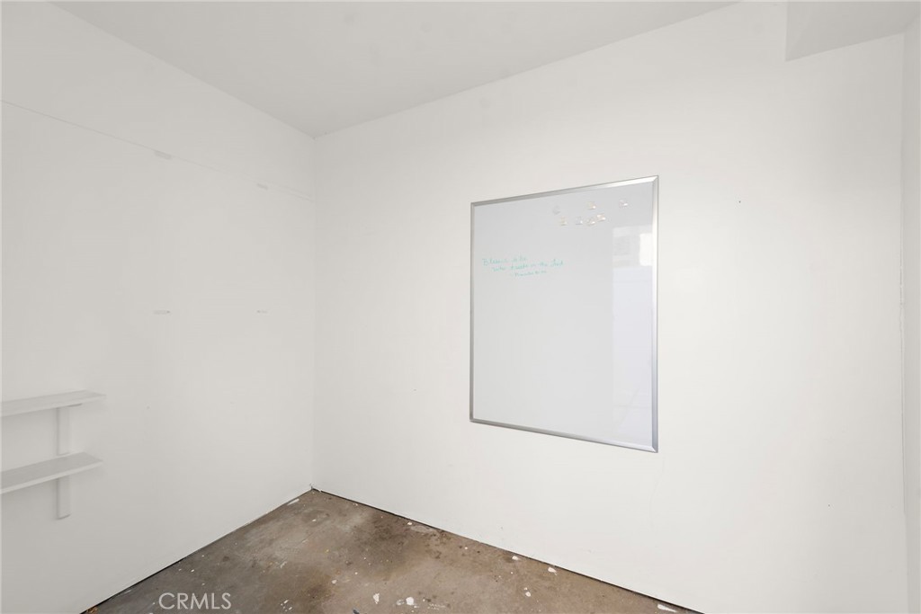 https://media.crmls.org/medias/8ac5b03f-ce34-45bd-801e-0f73405c9b27.jpg?preset=X-Large