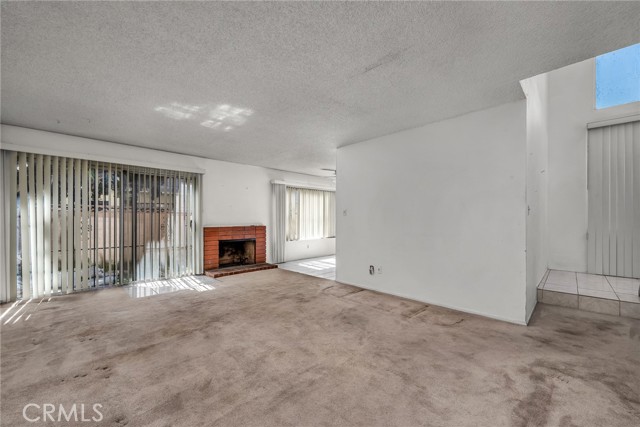 1860 San Francisco Avenue, Long Beach CA: https://media.crmls.org/medias/8ac5d69a-46ca-4553-914b-4e4f2d24d682.jpg
