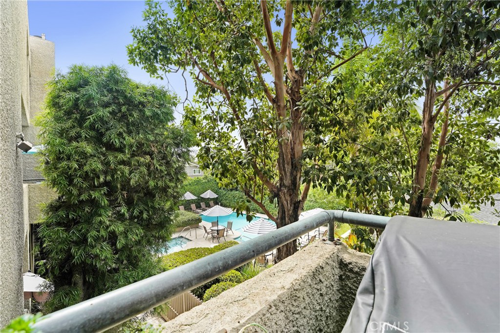 https://media.crmls.org/medias/8ac61f3f-8aab-4510-86ab-ca1def2eb886.jpg?preset=X-Large