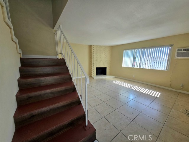 Detail Gallery Image 3 of 17 For 308 N Camellia Ave #B,  Ontario,  CA 91762 - 2 Beds | 1/1 Baths