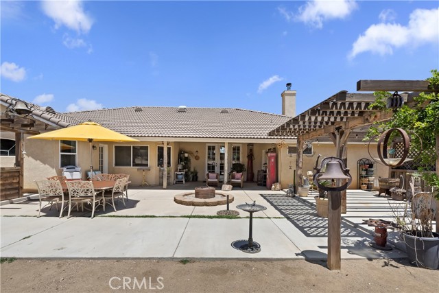 8328 Chateau Road, Phelan CA: https://media.crmls.org/medias/8ac69ce6-2753-4dd3-8791-09a34ddf45ed.jpg