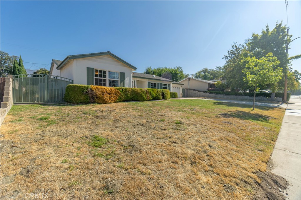 MLS #OC25162485 img 3