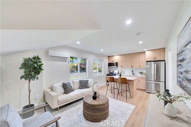 20742 Lull Street, Winnetka CA: https://media.crmls.org/medias/8ac714b3-7616-4c22-8e09-77f8501c150d.jpg