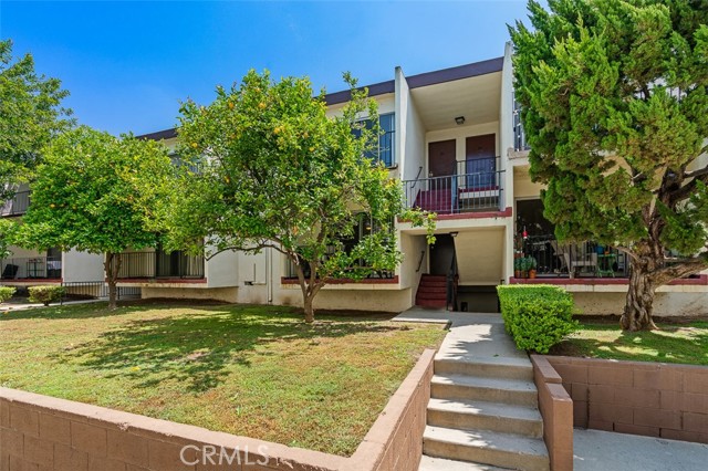 820 N Raymond Avenue, Pasadena CA: https://media.crmls.org/medias/8ac863d5-3eb4-43d8-9854-7c04896d1f23.jpg