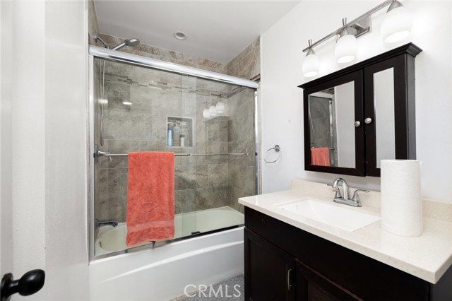 Detail Gallery Image 11 of 21 For 10757 Hortense #307,  North Hollywood,  CA 91602 - 3 Beds | 2/1 Baths