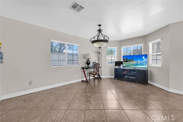 Detail Gallery Image 5 of 26 For 1451 W 10th St, Pomona,  CA 91766 - 4 Beds | 3 Baths