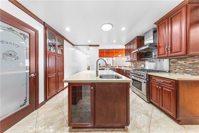 700 S Chaparro Road, Covina CA: https://media.crmls.org/medias/8ac98389-4350-490d-94d6-b4e86e91ea68.jpg