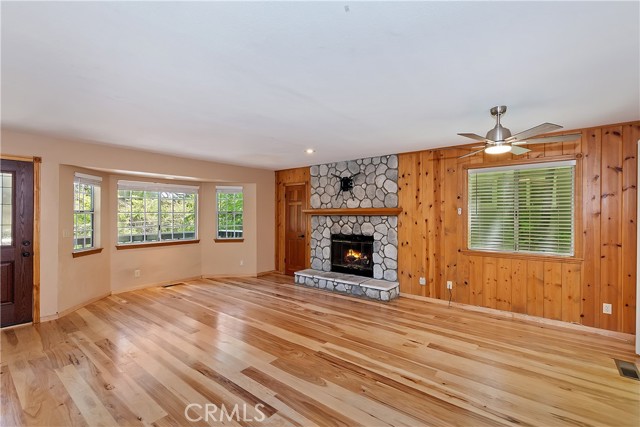 Detail Gallery Image 7 of 32 For 23819 Scenic Dr, Crestline,  CA 92325 - 2 Beds | 1/1 Baths