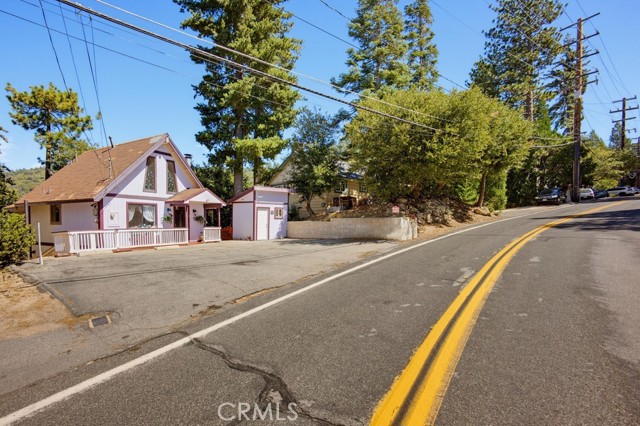 789 Arosa Drive, Crestline, CA 92325