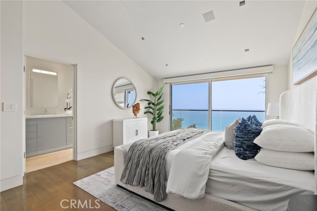 900 Gainsborough Drive, Laguna Beach CA: https://media.crmls.org/medias/8acbfa6f-2872-4870-b7fd-29be637b65d6.jpg