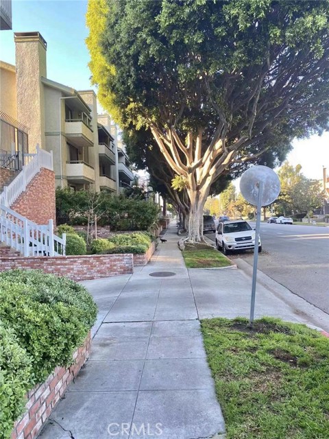 2663 Centinela Avenue 310 Santa Monica, California Amazing Townhome style with 2 master suites in the charming city Santa Monica. Extremely quiet rear unit with a large garden patio . This whole house has been improved in 2019. Wood floors. Bright and light kitchen with a dinning area. Big and nice living room with fireplace . Inside Laundry. This quiet/serene back unit gets wonderful ocean breezes & tons of light. Both bedrooms have walk in closets and bathroom with dual vanity. Balcony off second floor bedroom. The seller is going to replace new A/C with Heater for new buyer. Excellent condition throughout. Side by side parking. Amenities include pool, spa, sauna & gym. This house will be sold soon. Don't miss it.
Buyer and buyer's agent should due diligence to verify all information ( including HOA and schools)
