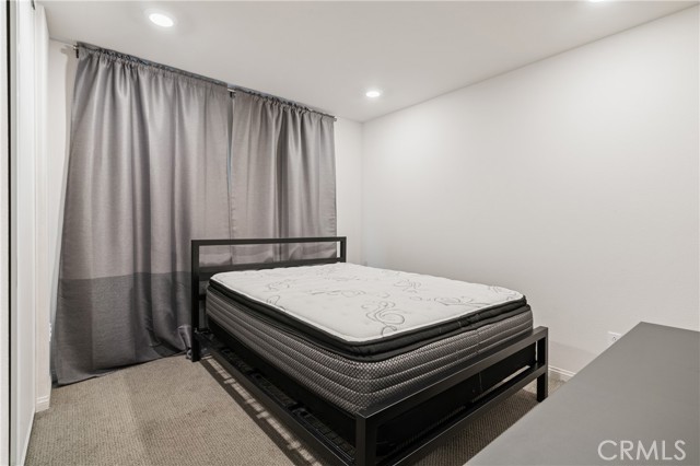 Detail Gallery Image 22 of 30 For 14714 Sherman Way, Van Nuys,  CA 91405 - 4 Beds | 3/1 Baths