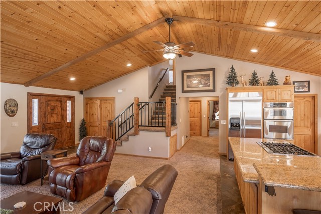 Detail Gallery Image 10 of 39 For 41537 Mockingbird, Big Bear Lake,  CA 92315 - 4 Beds | 3/1 Baths
