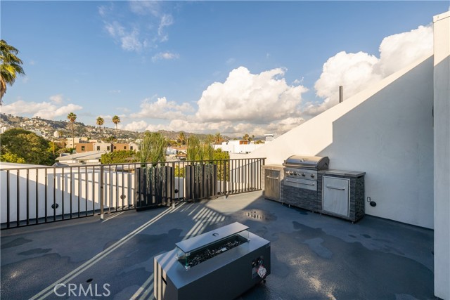 Detail Gallery Image 12 of 17 For 528 N Flores St #101,  West Hollywood,  CA 90048 - 2 Beds | 2/1 Baths