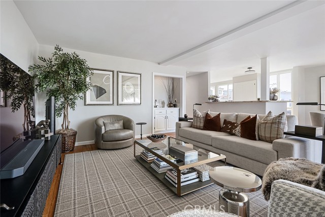 Detail Gallery Image 8 of 32 For 800 Manhattan, Manhattan Beach,  CA 90266 - 2 Beds | 2 Baths