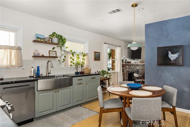 Detail Gallery Image 19 of 44 For 309 E 46th, Long Beach,  CA 90807 - 4 Beds | 2 Baths