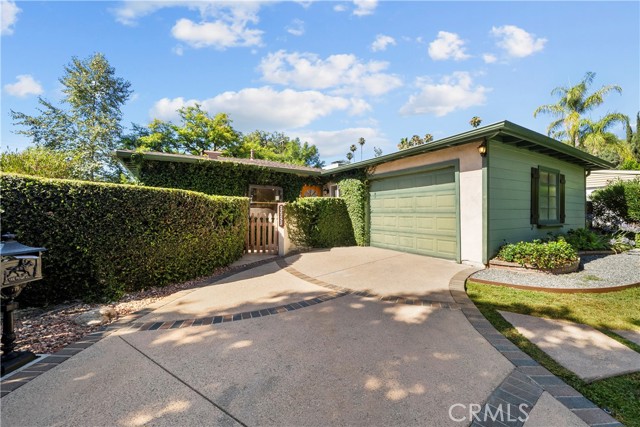 22232 Buena Ventura St, Woodland Hills CA: https://media.crmls.org/medias/8acf3a07-d4a1-4759-aef1-dbc0cc7c0f14.jpg