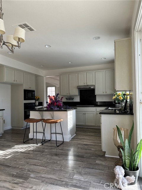 7297 Cobble Creek Drive, Eastvale CA: https://media.crmls.org/medias/8acf512d-3a97-4199-8e7f-a911e5cb93e4.jpg