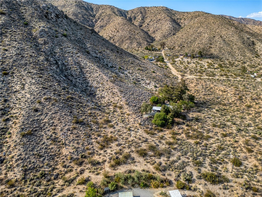 https://media.crmls.org/medias/8acf832f-6496-4fb8-b0ee-862fd8e13099.jpg?preset=X-Large