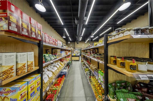 15602 Ventura Boulevard, Encino CA: https://media.crmls.org/medias/8ad07abe-4d90-46ca-a739-c7502c8ba866.jpg