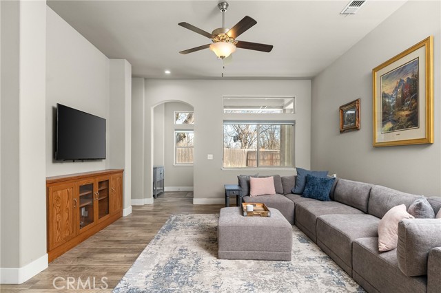 Detail Gallery Image 3 of 48 For 35 Jersey Brown, Chico,  CA 95973 - 3 Beds | 2 Baths