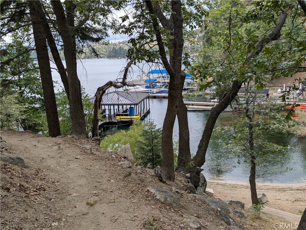 https://media.crmls.org/medias/8ad188df-8671-4d7b-9db1-4e49fded38a9.jpg?preset=X-Large