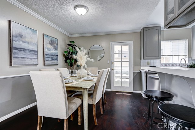 312 N Prospect Avenue, Redondo Beach CA: https://media.crmls.org/medias/8ad1b22d-6d74-43ea-92c4-3a0e79e4592d.jpg