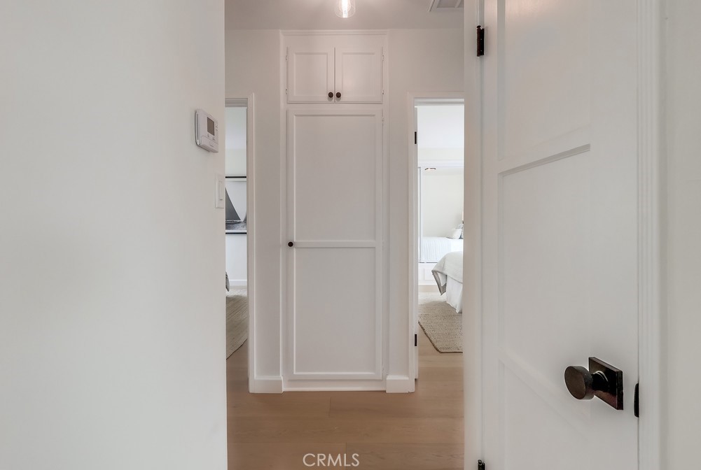 https://media.crmls.org/medias/8ad225f3-5c49-4d97-8bf2-fe3175f896d9.jpg?preset=X-Large