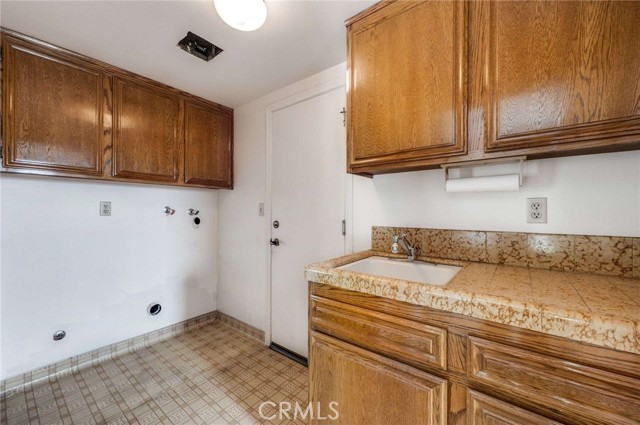 605 N Live Oak, Glendora CA: https://media.crmls.org/medias/8ad22711-074e-43ba-ade4-f2dc7c4f1419.jpg
