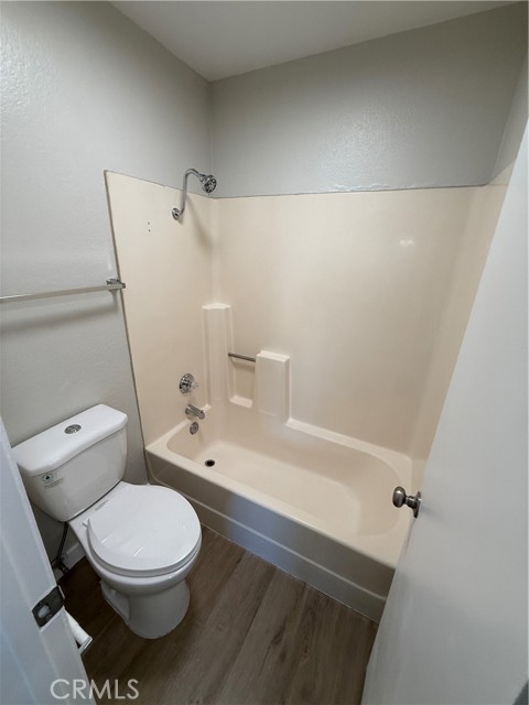 3633 Oak Creek Drive, Ontario CA: https://media.crmls.org/medias/8ad2d39b-5be6-4f52-842a-d08b7344b1c1.jpg