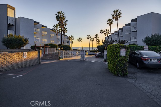 610 The Village, Redondo Beach, California 90277, ,Residential,Sold,The Village,SB22043671