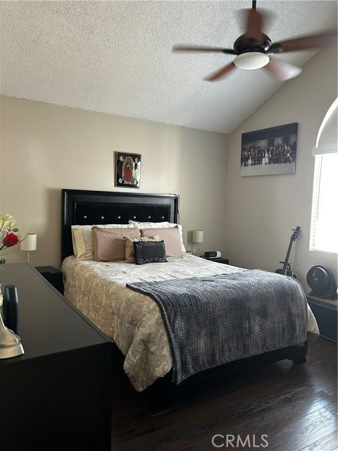 9826 CALIFORNIA Avenue, South Gate CA: https://media.crmls.org/medias/8ad4f16a-f9b8-4426-83c0-286dd9d84eb3.jpg