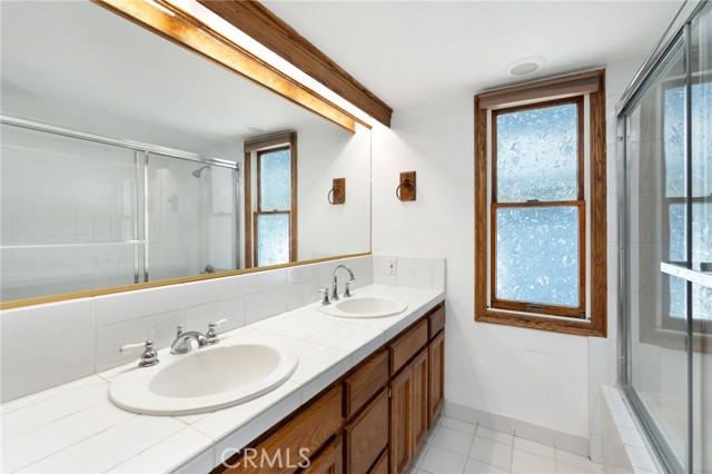 232 29th Street, Manhattan Beach CA: https://media.crmls.org/medias/8ad593f5-06fb-4e96-b7fd-7f913fac24d9.jpg