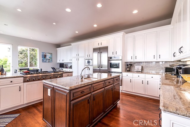 Large kitchen and eating area....an entertainer's dream.