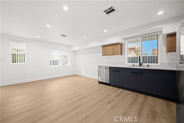 Detail Gallery Image 14 of 27 For 2002 Hillcrest Dr, Los Angeles,  CA 90016 - 4 Beds | 4 Baths