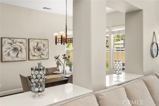 21270 Elda Cir, Huntington Beach CA: https://media.crmls.org/medias/8ad6b1fc-d8fe-4bf3-868a-2a1be10768ab.jpg