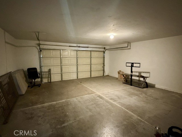 https://media.crmls.org/medias/8ad6c9b1-a23b-4d28-bd3f-1fcc43a589da.jpg?preset=X-Large